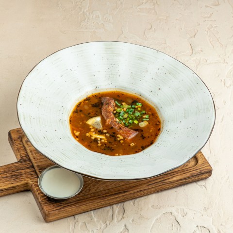 Мясная-солянка-с-копченым-рёбрышком